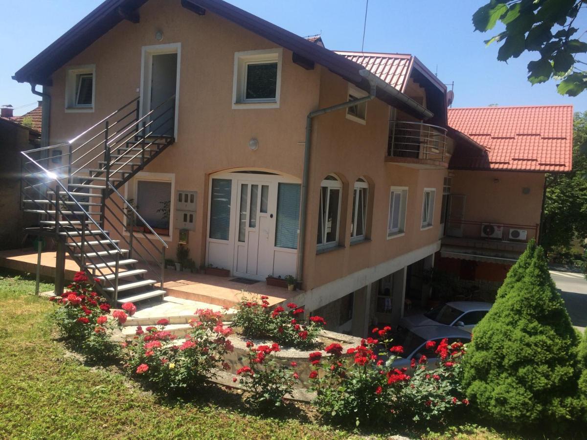 Hostel Jedvaj 크라피나 외부 사진