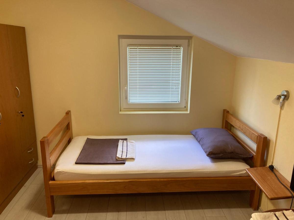 Hostel Jedvaj 크라피나 외부 사진