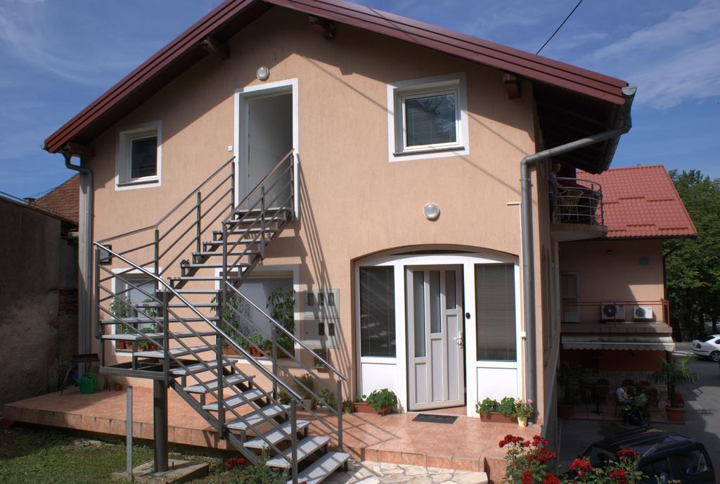 Hostel Jedvaj 크라피나 외부 사진
